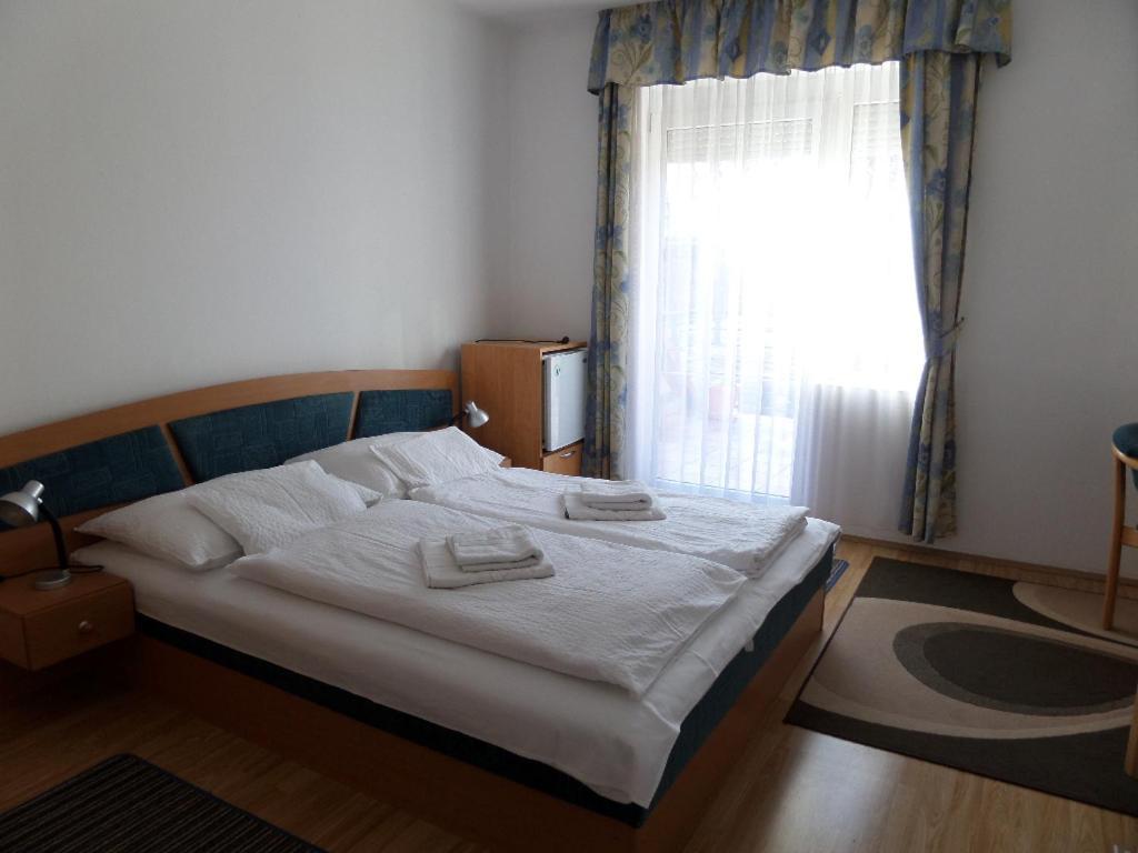Silent Apartmanhaz Harkany Bagian luar foto